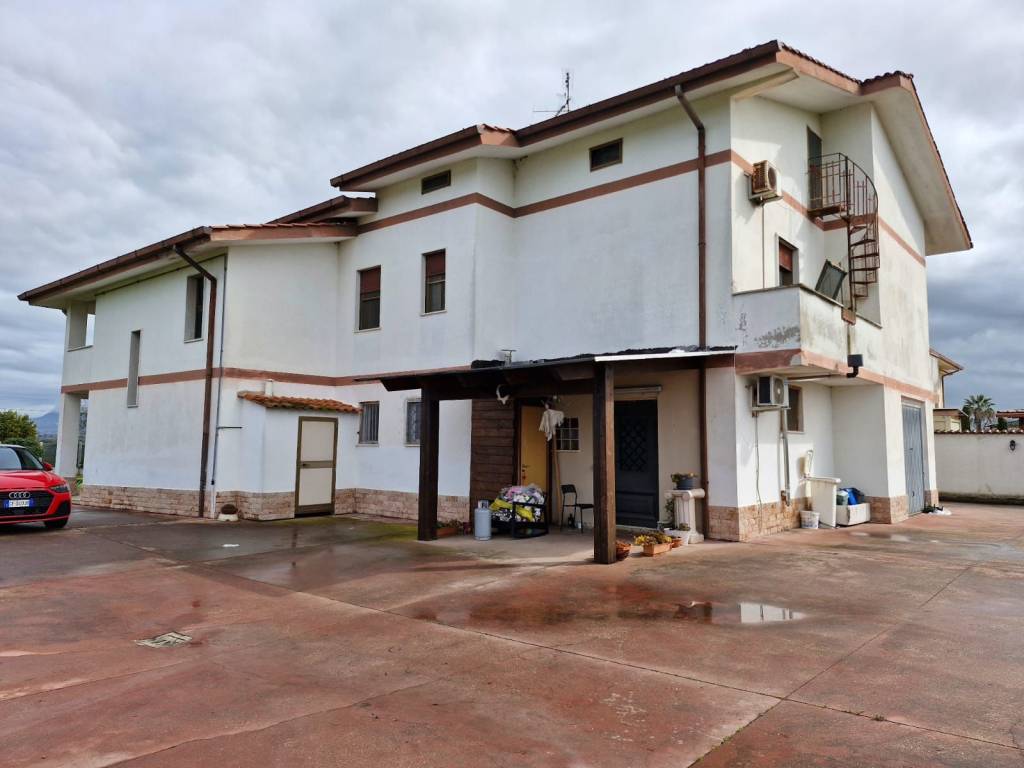 Villa a Aprilia in Via Fossignano - Foto 3