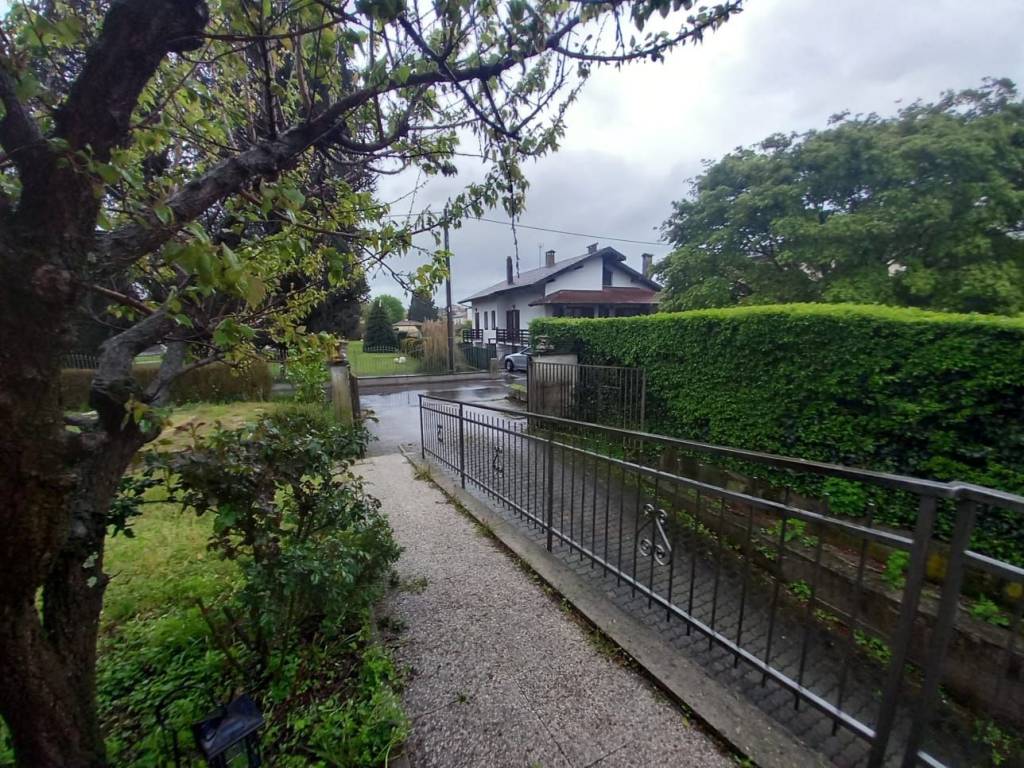 Appartamento a Castelletto sopra ticino in Via San Benedetto - Foto 4