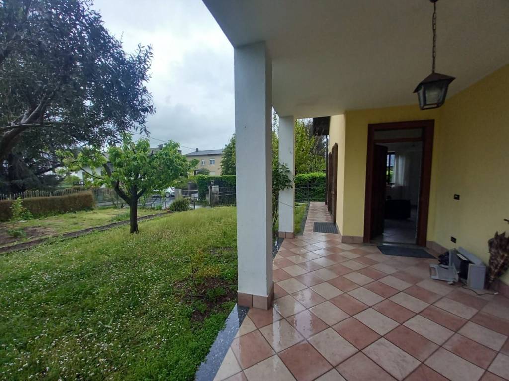 Appartamento a Castelletto sopra ticino in Via San Benedetto - Foto 5