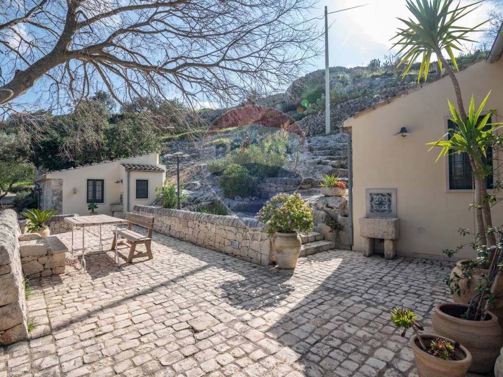 Casa indipendente a Modica in Via San Benedetto da Norcia, 81 - Foto 3