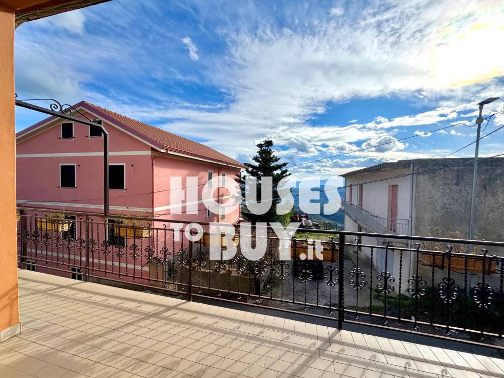 Casa indipendente a San nicola dell'alto in Via Ugo Foscolo, 6. - Foto 2
