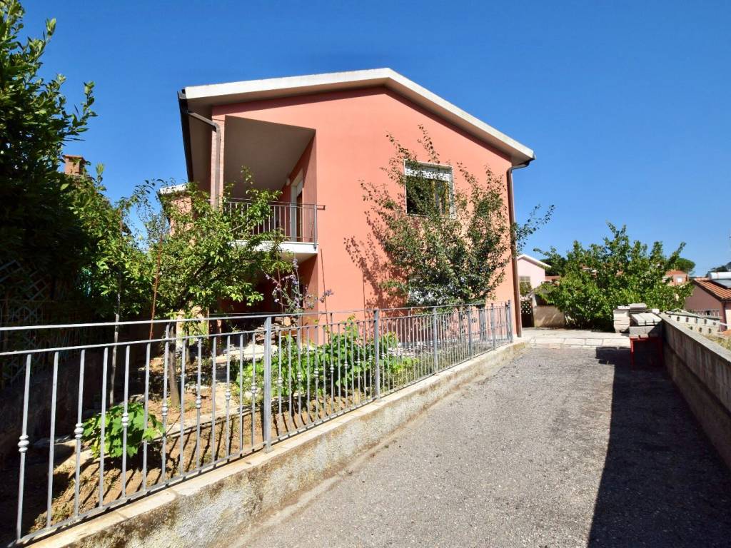 Villa a Campiglia marittima in Piazza della Repubblica, 10 - Foto 2