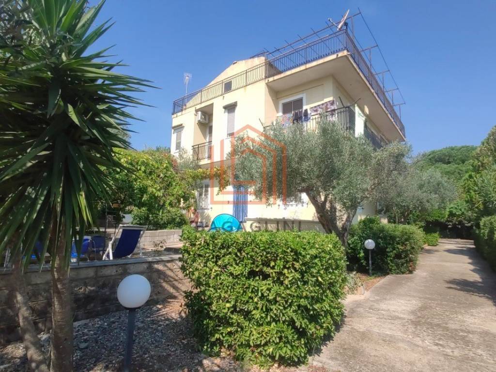 Villa a Isola di capo rizzuto in strada provinciale 47 - Foto 2