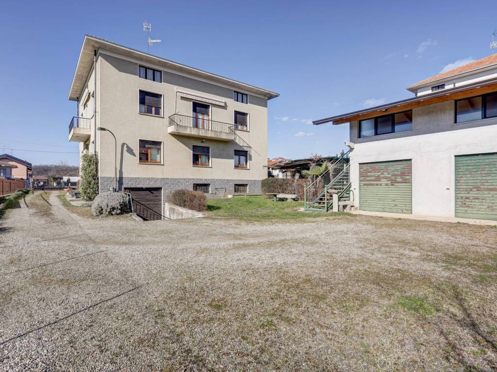 Appartamento a Borgomanero in Vicolo Maggiora - Foto 2