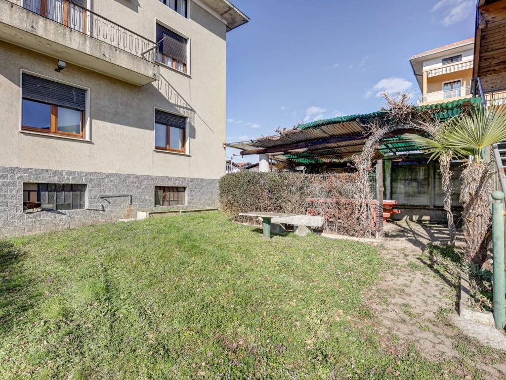 Appartamento a Borgomanero in Vicolo Maggiora - Foto 3