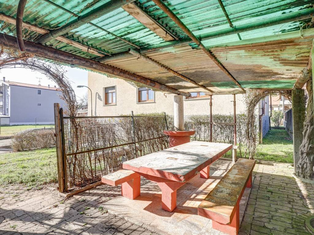 Appartamento a Borgomanero in Vicolo Maggiora - Foto 4