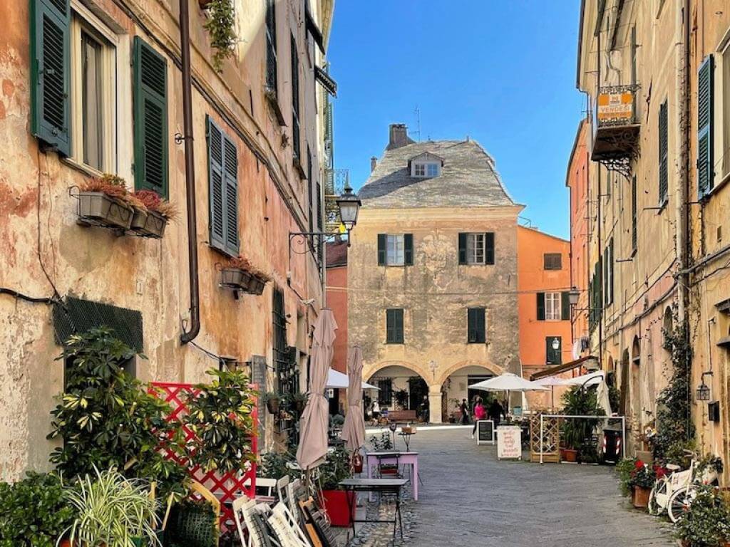 Appartamento a Finale ligure in Via Giovanni Nicotera, 1 - Foto 2