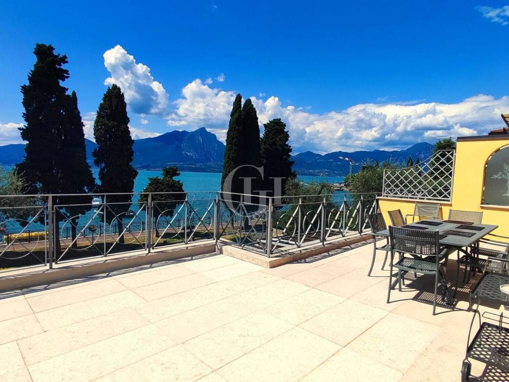 Appartamento a Torri del benaco in Via angelo dell'oca bianca - Foto 2