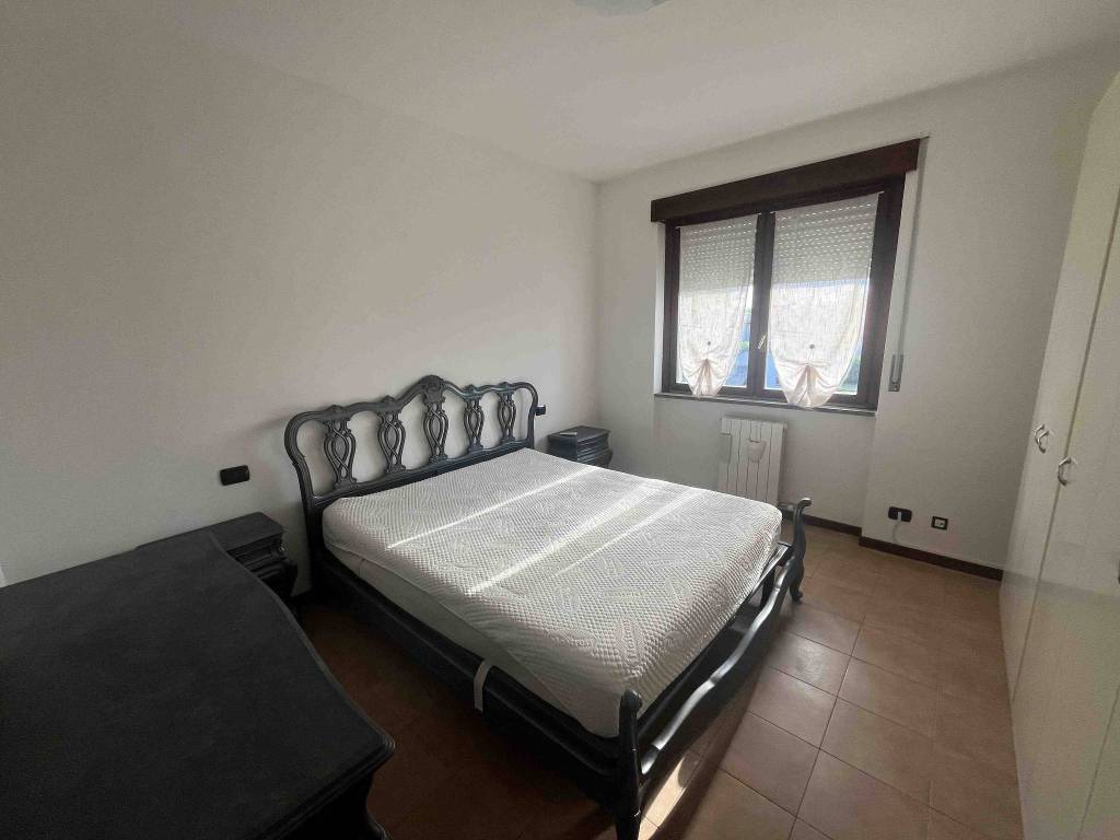 Appartamento a Castelletto sopra ticino in Via Eugenio Montale - Foto 3