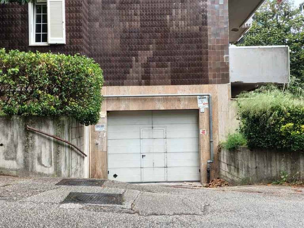 Box / garage a Avellino in Via Francesco Paolo Petronelli, 19 - Foto 2