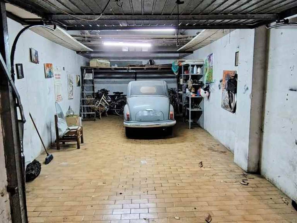 Box / garage a Avellino in Via Francesco Paolo Petronelli, 19 - Foto 4