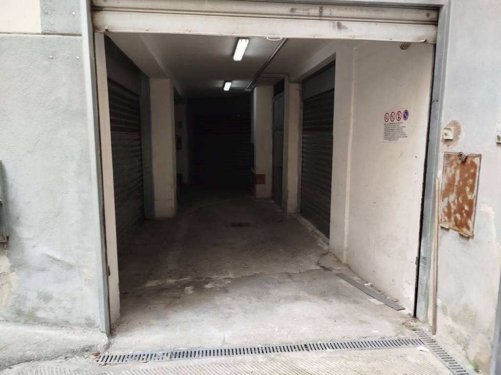 Box / garage a Salerno in Via Matteo di Stefano - Foto 2