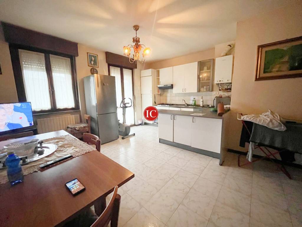Appartamento a Lodi in Via Lunigiana, 11 - Foto 2