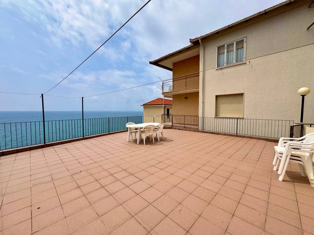 Appartamento a Borgio verezzi in Via della Cornice - Foto 2