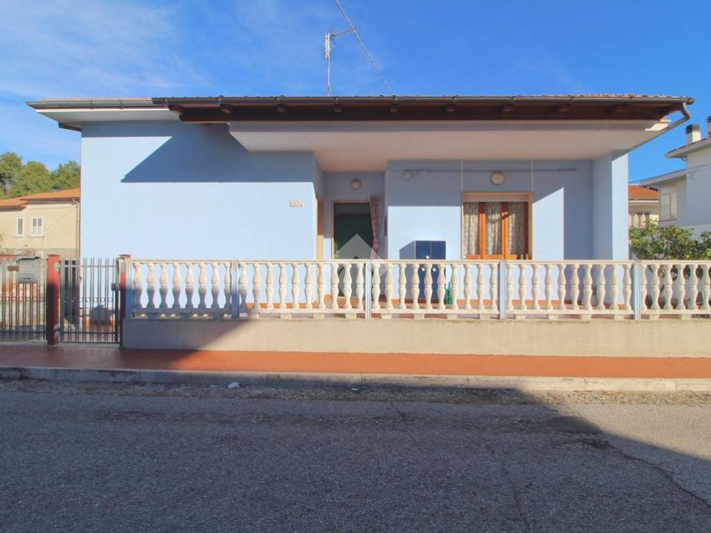 Casa indipendente a Giulianova in Via Nazionale per Teramo, 165 - Foto 2