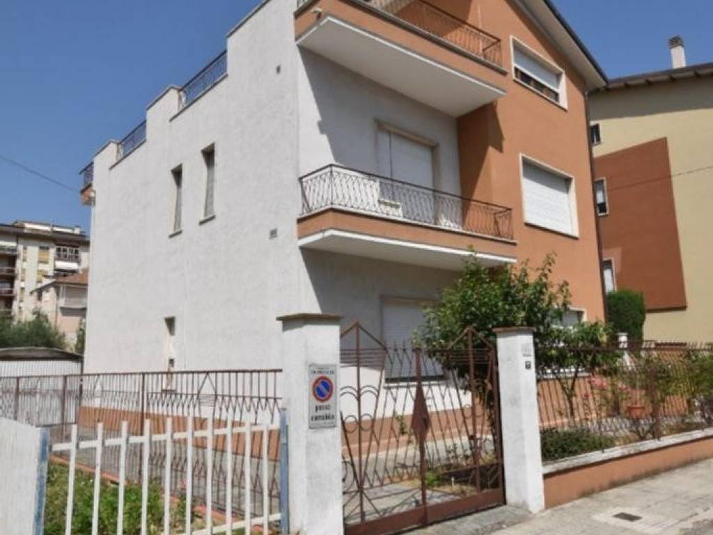 Villa a Chiaravalle in Via Martiri della Libertà - Foto 2