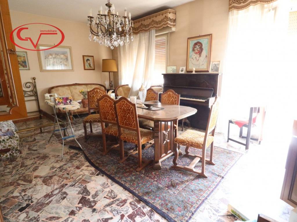 Appartamento a Montevarchi in Via Ammiraglio Burzagli - Foto 2