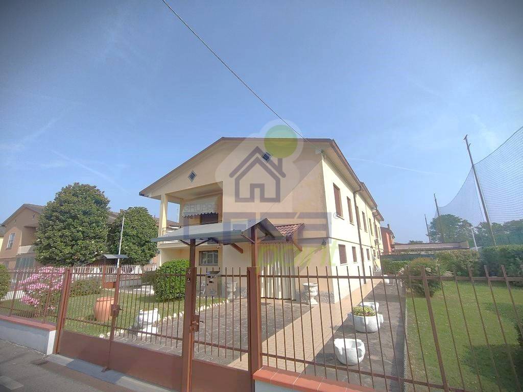 Villa a Piadena drizzona in via Dante Alighieri n°4 - Foto 2