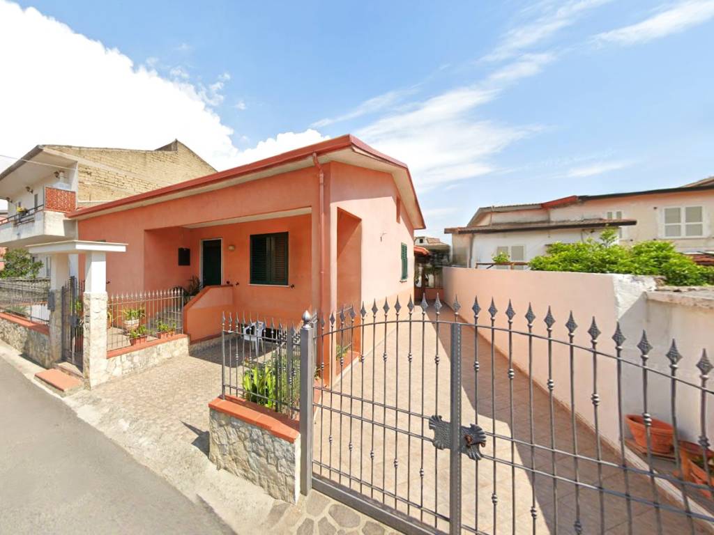 Villa a Sessa aurunca in Via Castagna - Foto 2