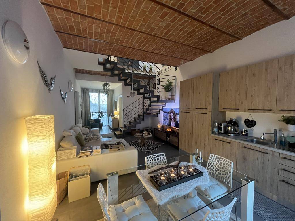 Appartamento a Gavirate in Viale Giuseppe Garibaldi, 65 - Foto 5