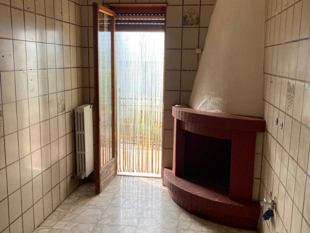 Appartamento a Ceglie messapica in Via Catanzaro - Foto 4