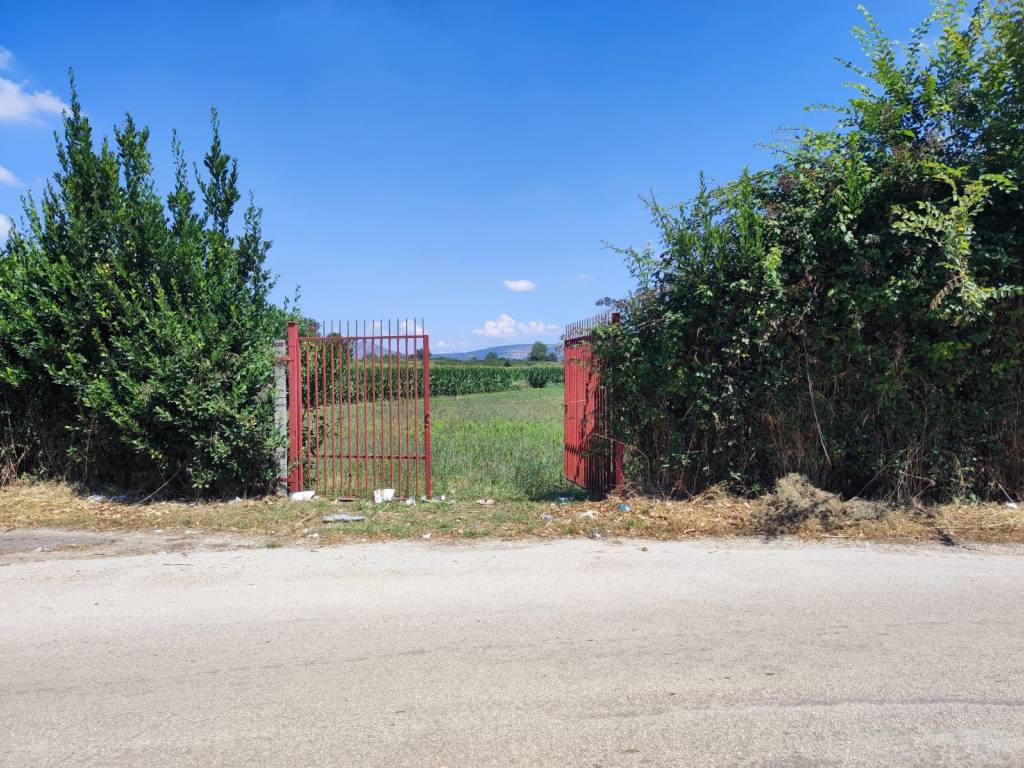Terreno a Maddaloni in Via Emanuele Campolongo - Foto 2