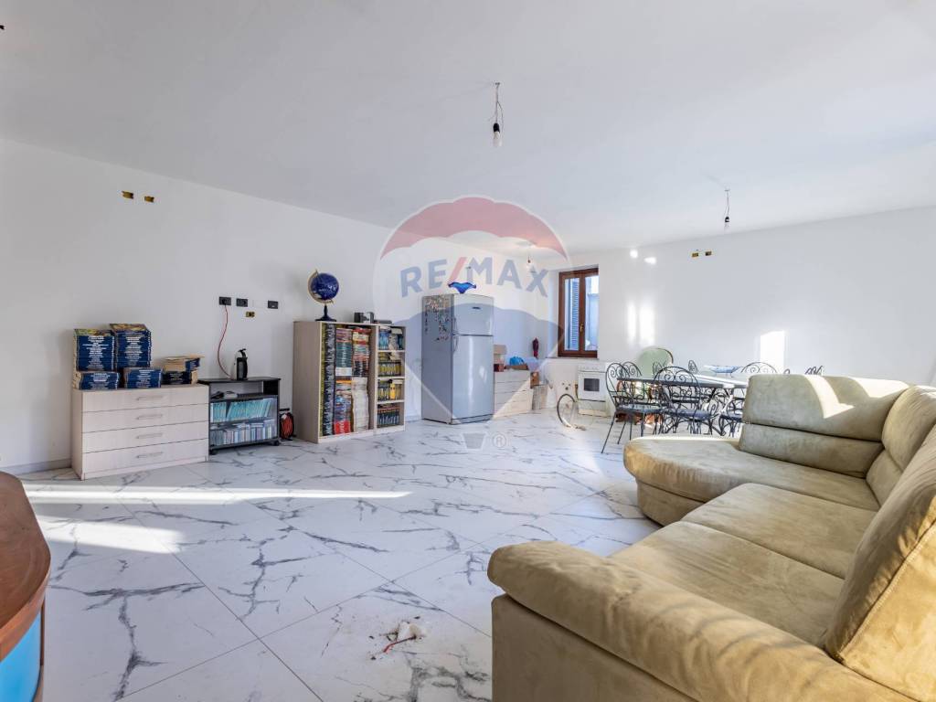 Appartamento a Cilavegna in VIA CARLO PIZZARELLI, 18 - Foto 2