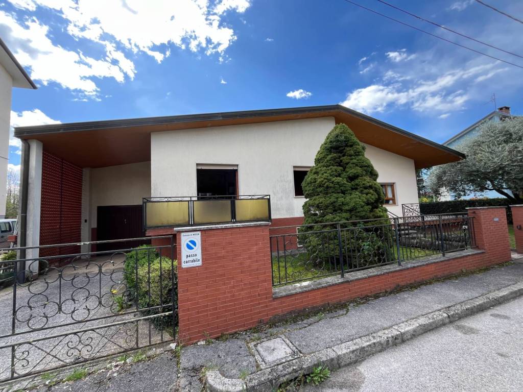 Casa indipendente a Mossa in via Friul, 6 - Foto 2