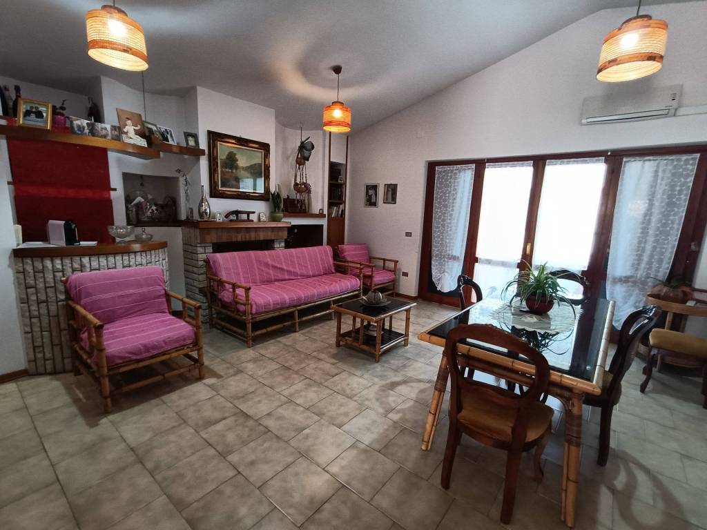 Appartamento a Alba adriatica in Via Arno, 7 - Foto 2