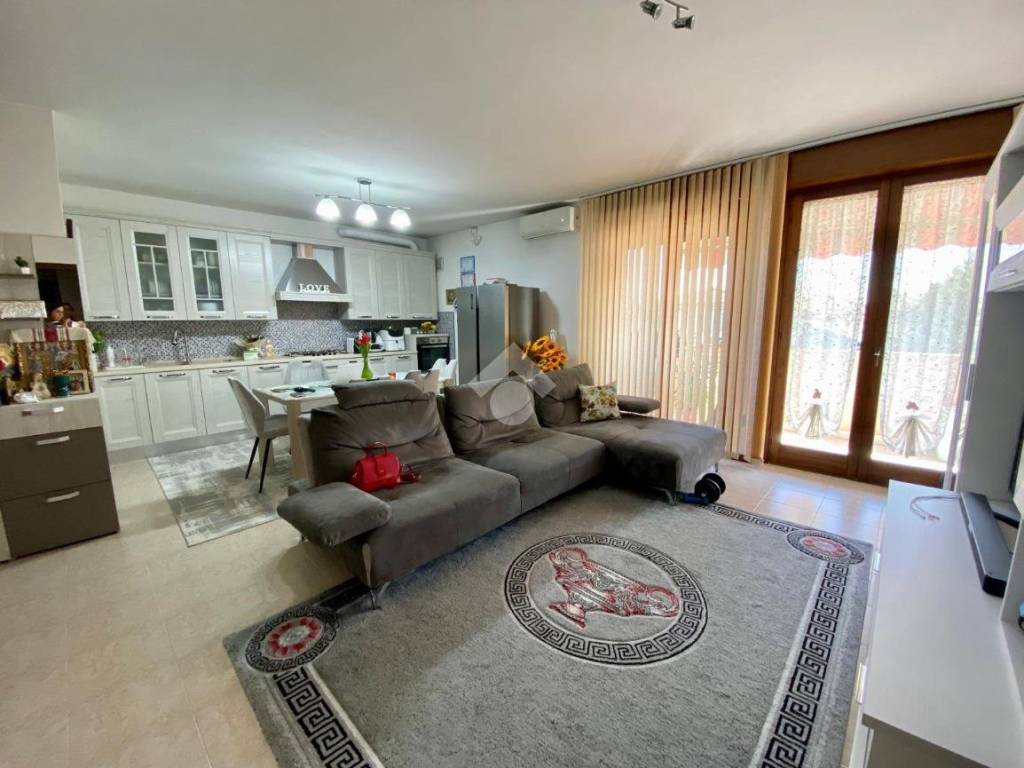 Appartamento a San giovanni lupatoto in Piazza Giovanni Falcone, 11 - Foto 2