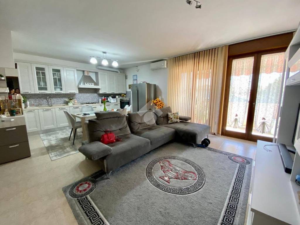 Appartamento a San giovanni lupatoto in Piazza Giovanni Falcone, 11 - Foto 3