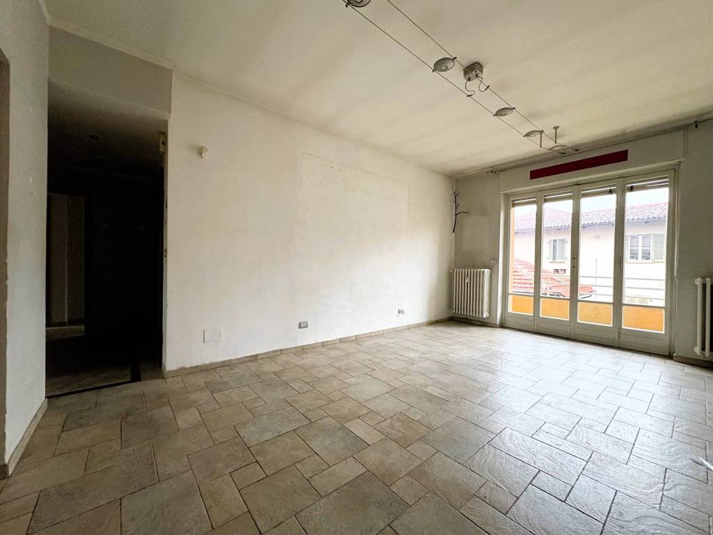 Appartamento a Chieri in Piazza Silvio Pellico, 15 - Foto 3