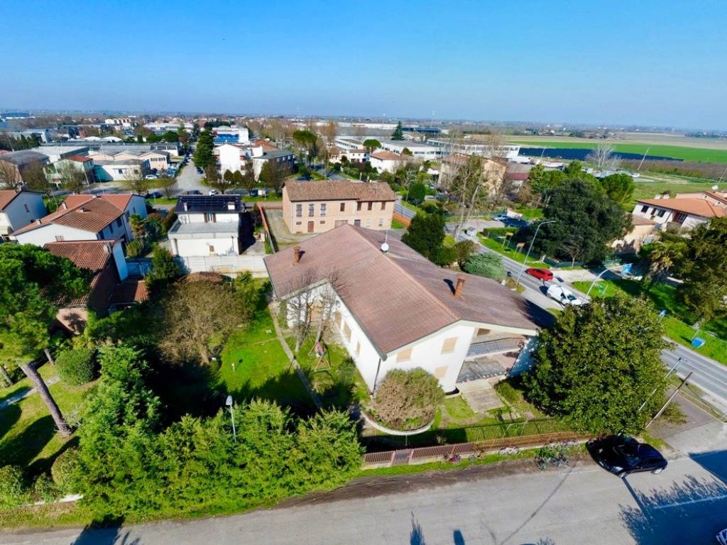 Villa a Massa lombarda in Via Martiri della Libertà, 101 - Foto 2
