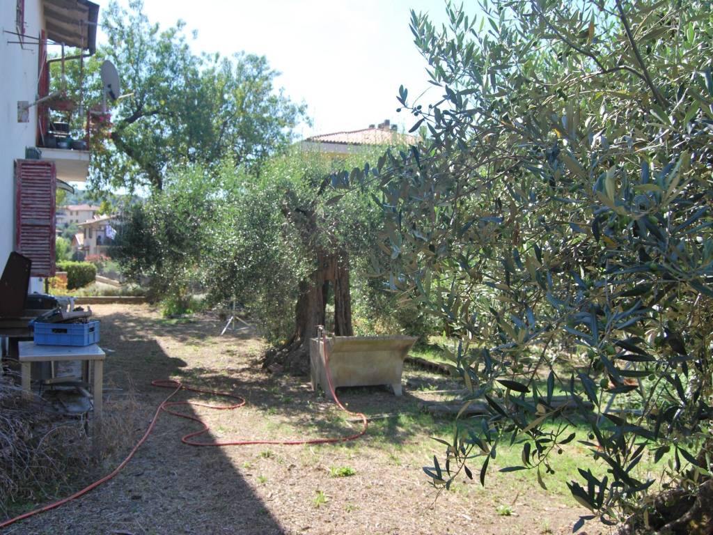 Appartamento a Passignano sul trasimeno in Via dei Mandorli - Foto 2
