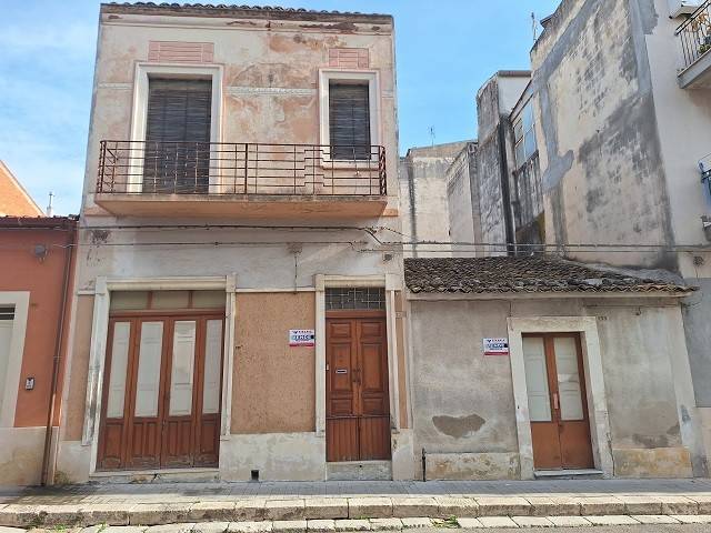 Palazzo / stabile a Vittoria in Via Luigi Carlo Farini - Foto 1