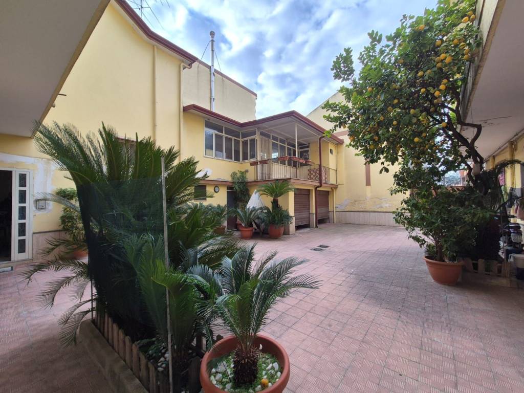 Palazzo / stabile a Orta di atella in Via Giustino Fortunato, 1 - Foto 3