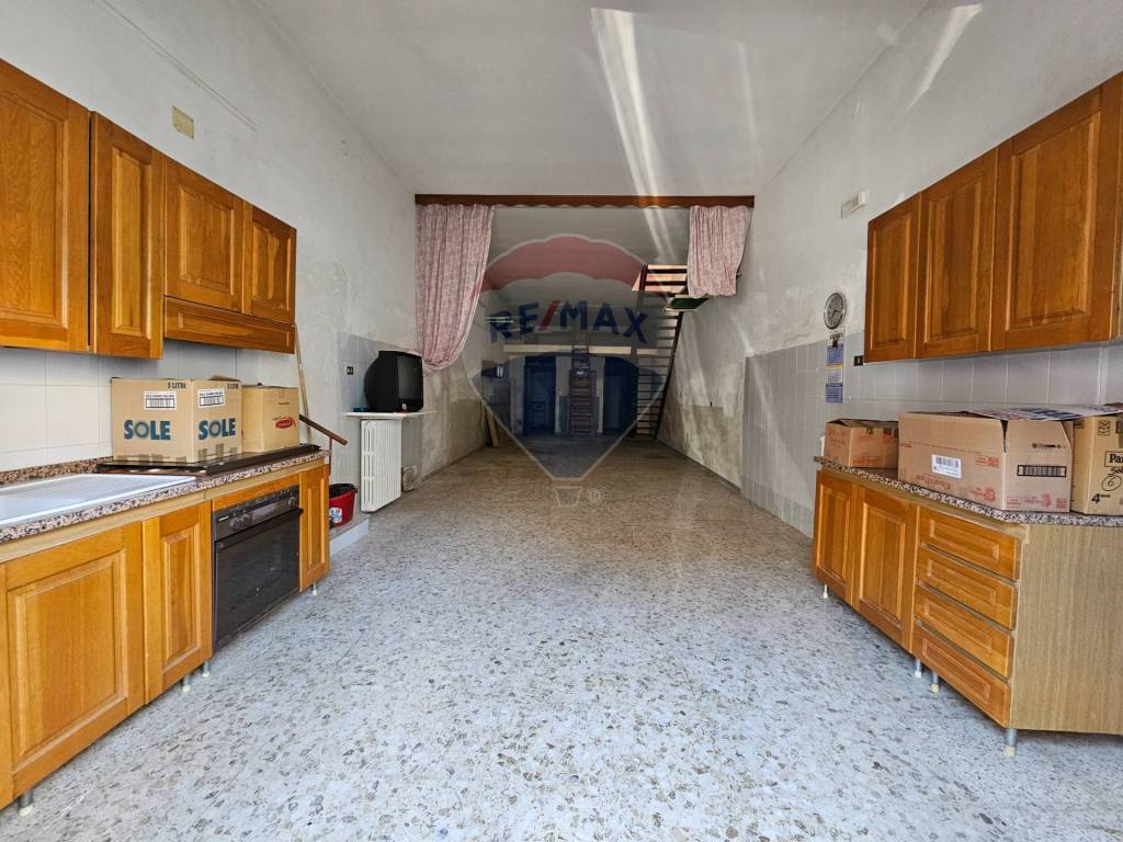 Box / garage a Lucera in Viale Augusto, 73 - Foto 2