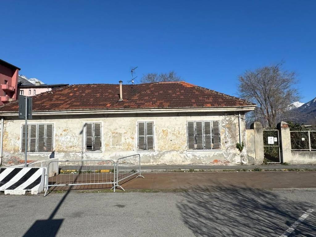 Casa indipendente a Aosta in Viale Giuseppe Garibaldi, 47 - Foto 2