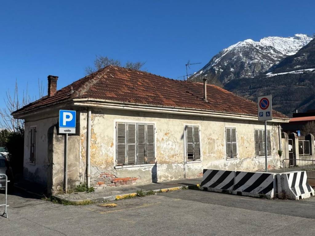 Casa indipendente a Aosta in Viale Giuseppe Garibaldi, 47 - Foto 3