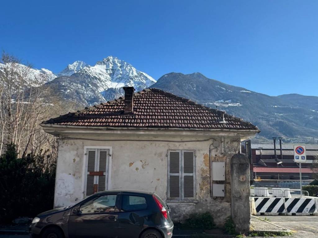 Casa indipendente a Aosta in Viale Giuseppe Garibaldi, 47 - Foto 4