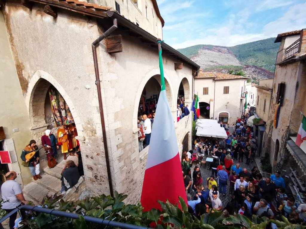 Casa indipendente a Sermoneta in Piazza del Comune, 7 - Foto 3