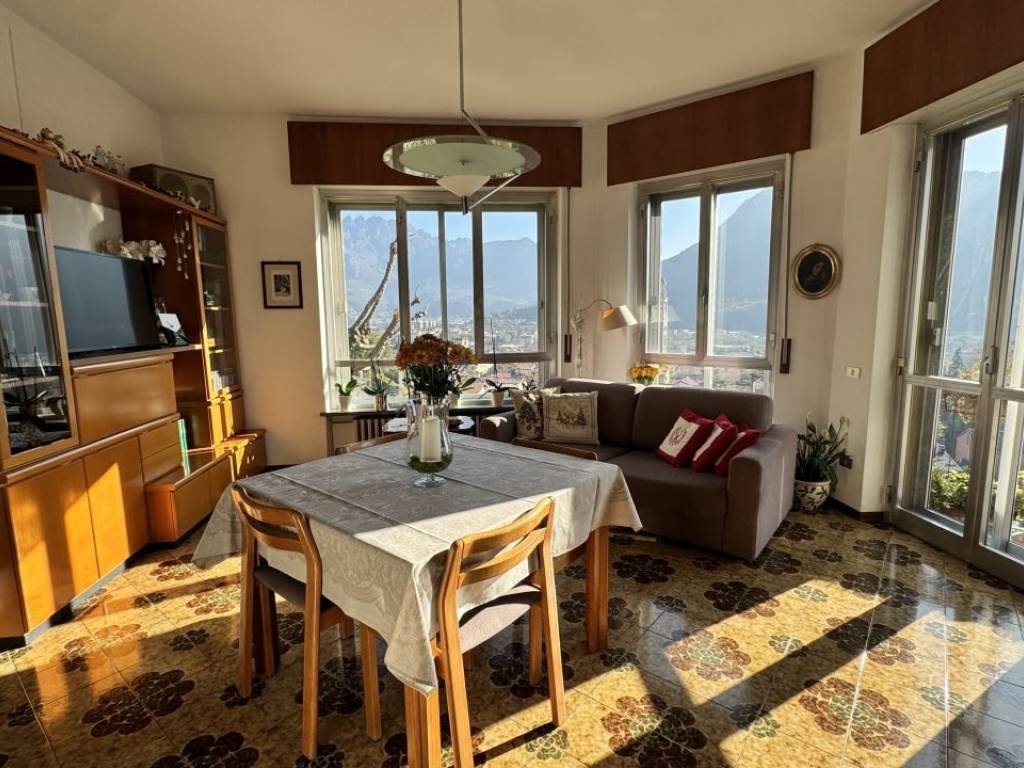 Villa a Valmadrera in Via San Carlo Borromeo - Foto 2