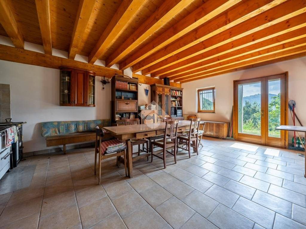 Casa indipendente a Badia calavena in LOCALITA' COMESTOI, 1 - Foto 2