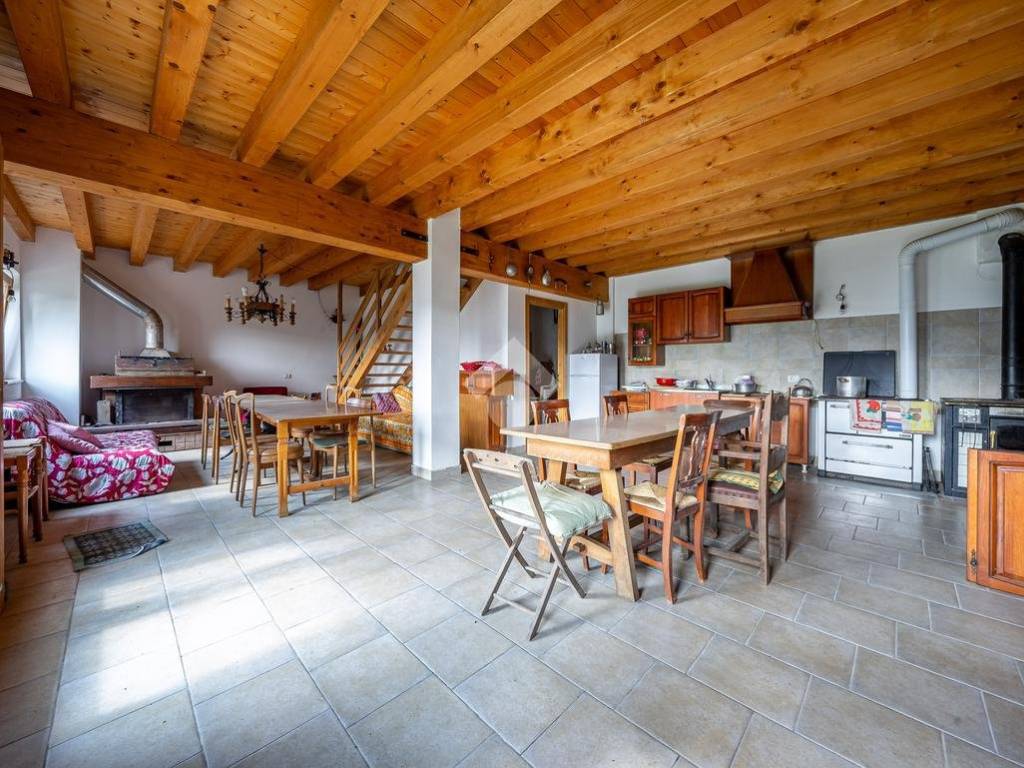 Casa indipendente a Badia calavena in LOCALITA' COMESTOI, 1 - Foto 3