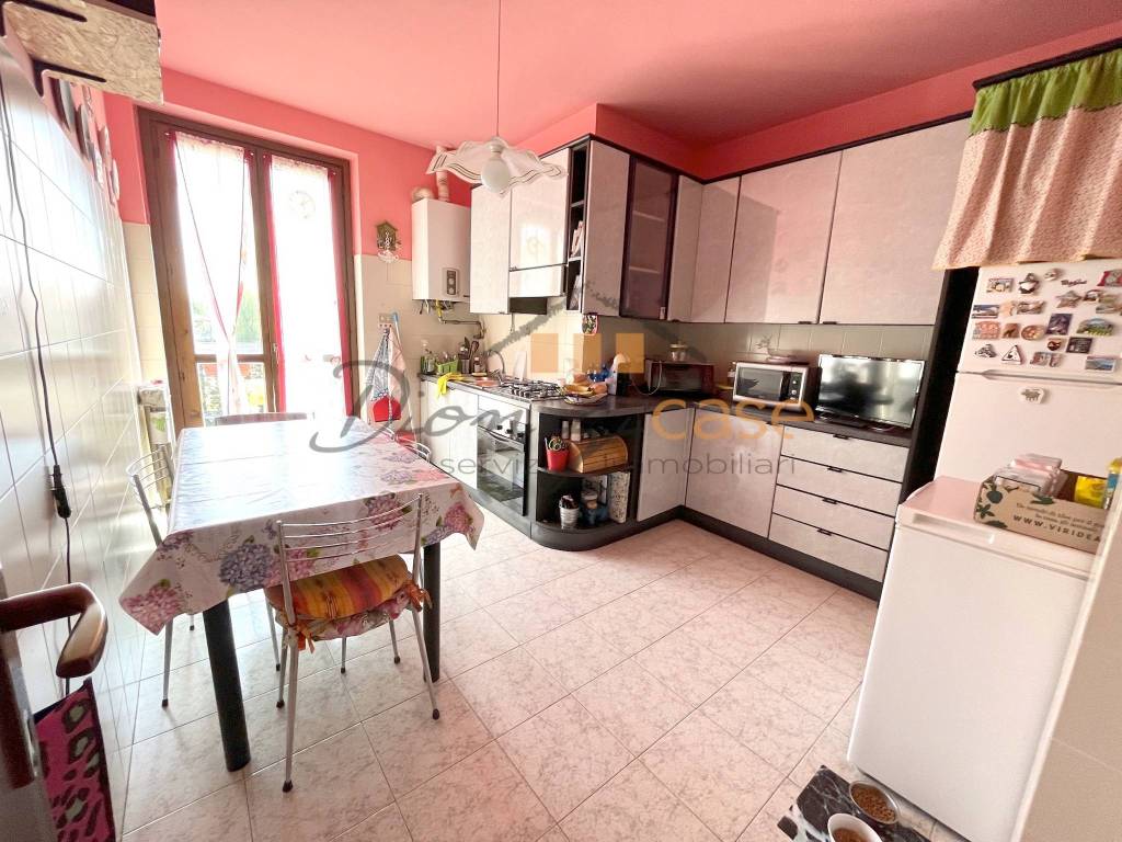 Appartamento a Gorla maggiore in Via Dalmazio Birago - Foto 5