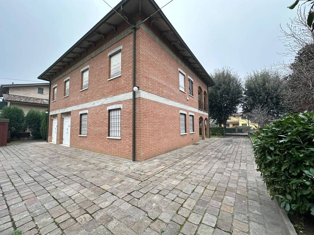 Villa a Sassuolo in Viale Arrigo Boito, 44 - Foto 3