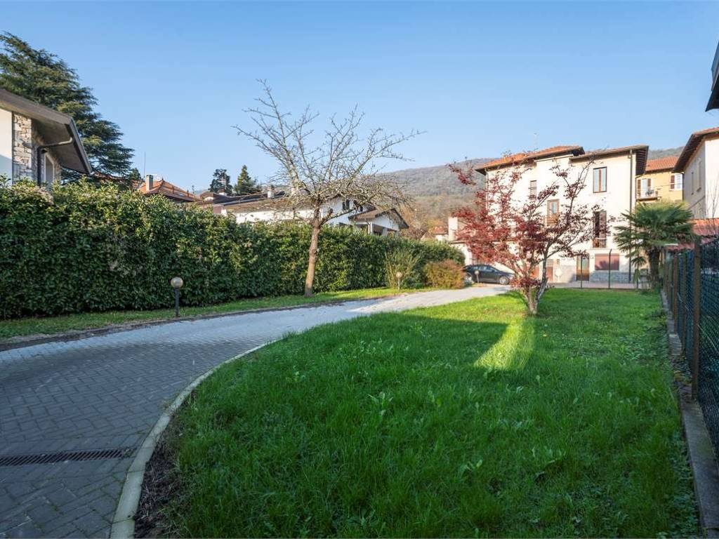 Villa a Gavirate in VIA VOLTA, 5 - Foto 2