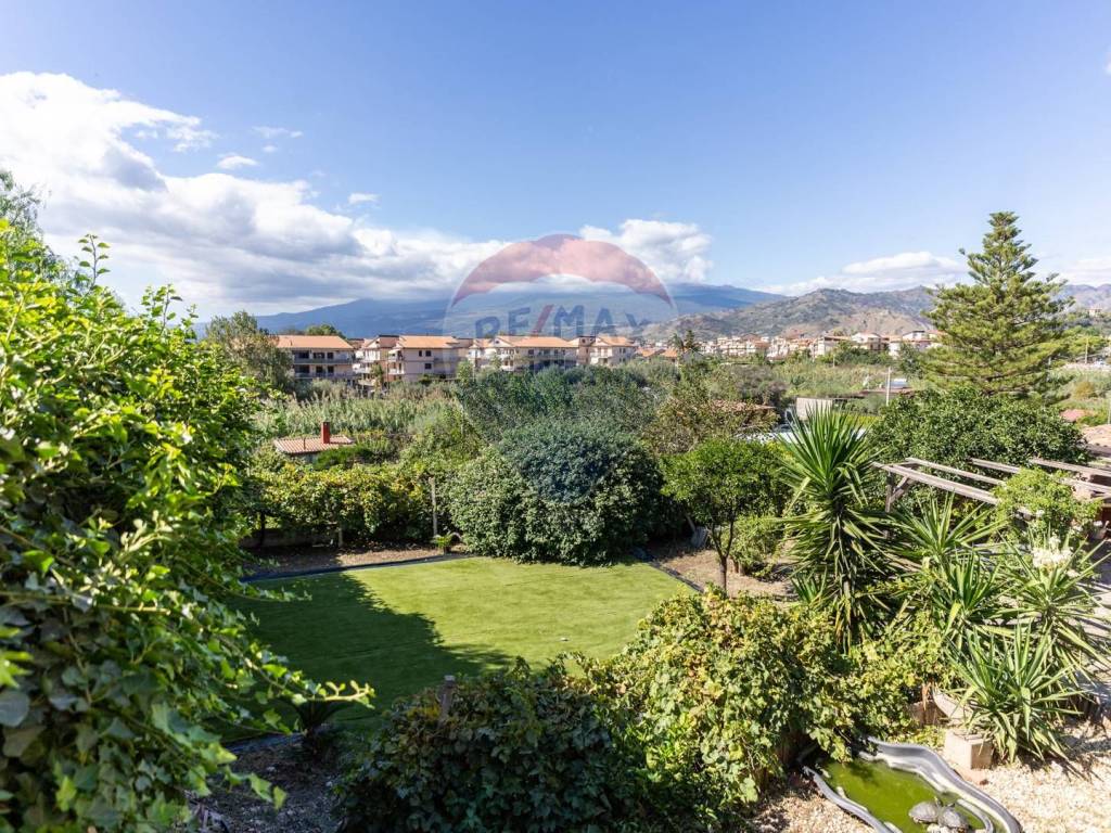 Casa indipendente a Giardini-naxos in via santa venera, 1 - Foto 1