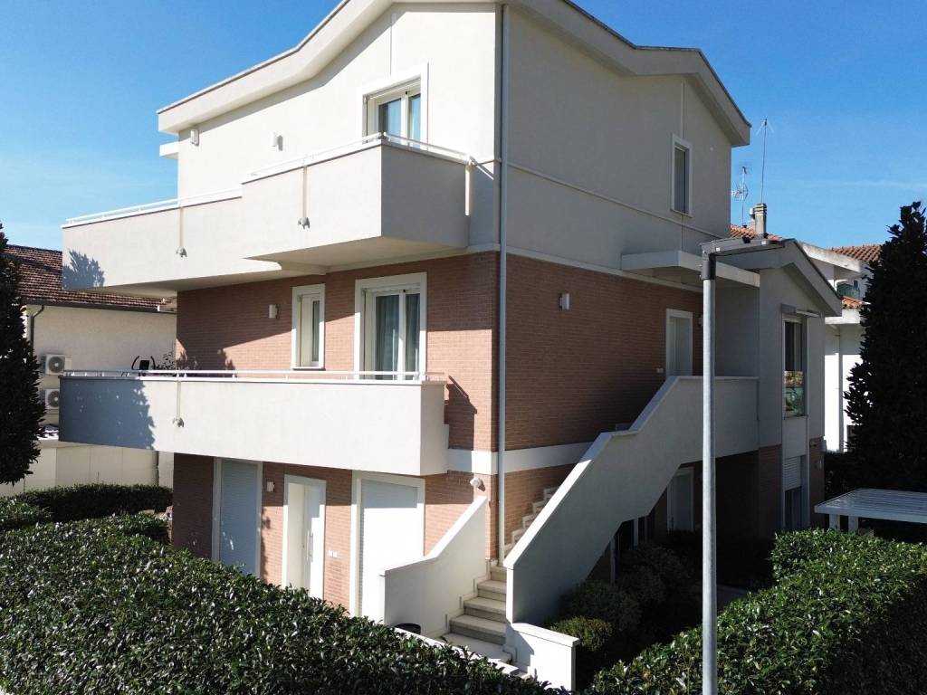 Villa a Riccione in Viale Anacapri, 9 - Foto 3