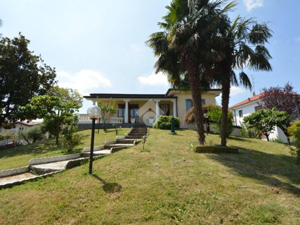 Villa a Busnago in Via Piave, 54 - Foto 1